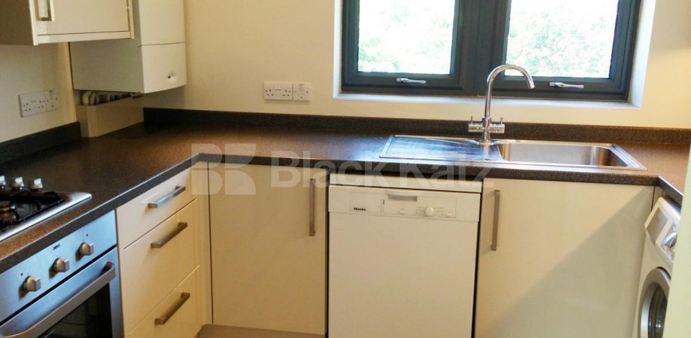 			NEW INSTRUCTION , 2 Bedroom, 1 bath, 1 reception Apartment			 Brixton Road, Oval